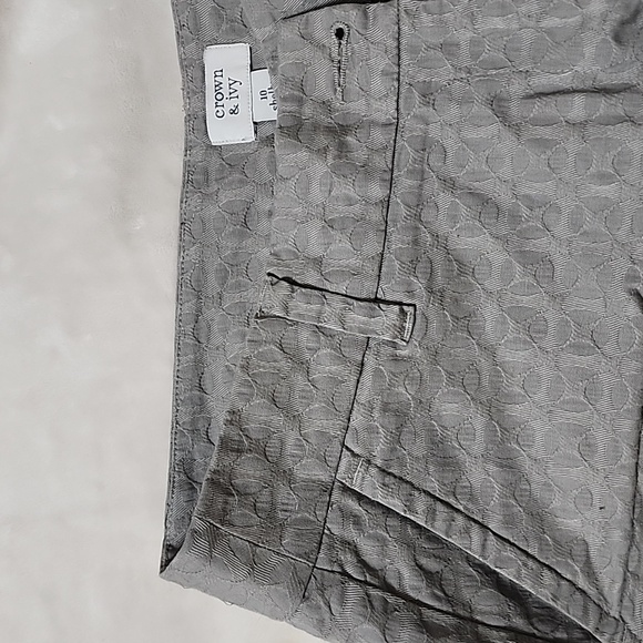 Crown & Ivy Shorts - Picture 2 of 2